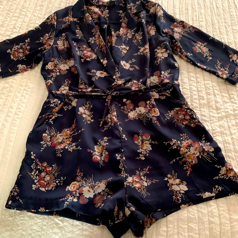 Gorgeous jumpsuit with belt & pockets.